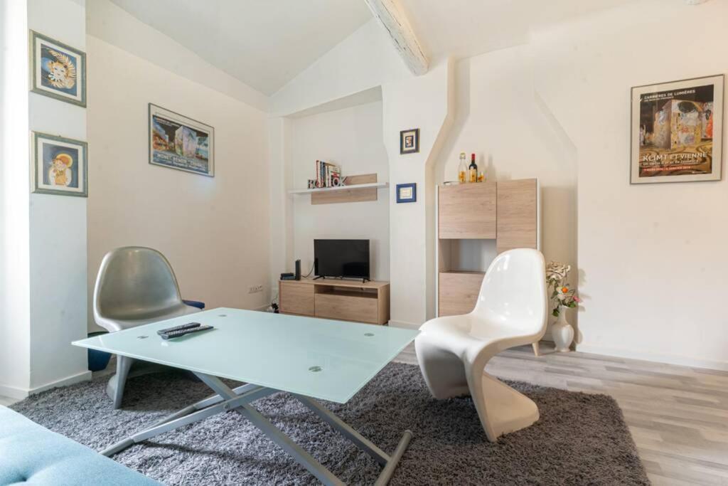 Le Charme Du Medieval Dans Un Appartement Cosy Hyères Buitenkant foto