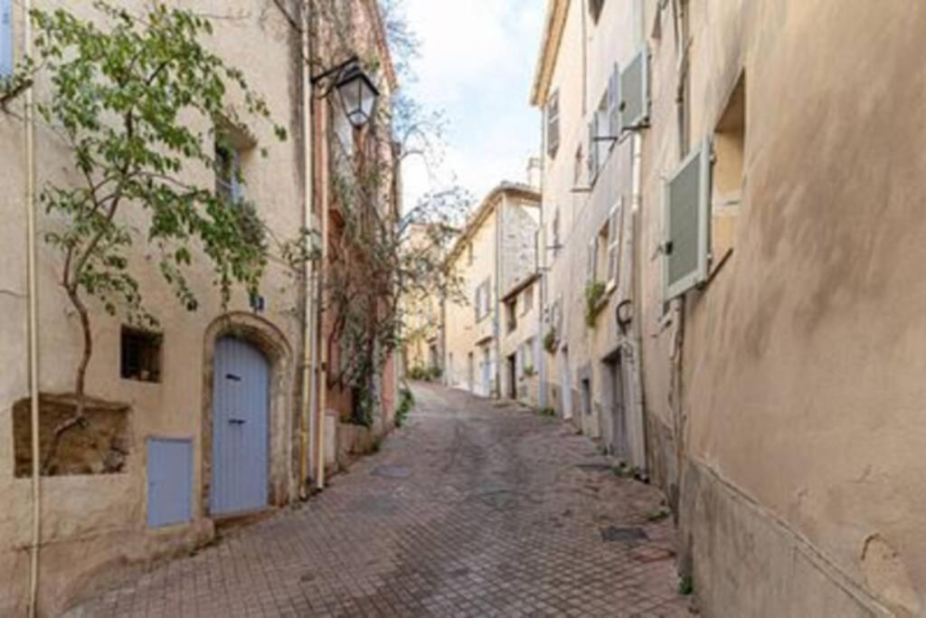 Le Charme Du Medieval Dans Un Appartement Cosy Hyères Buitenkant foto
